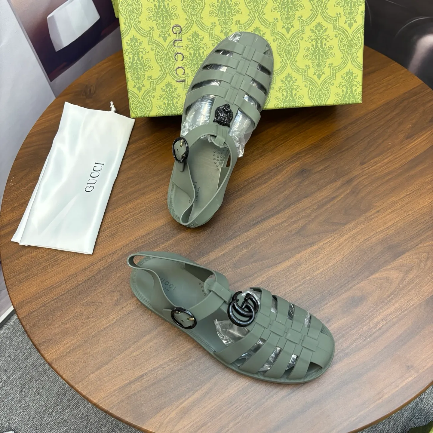 Men's shoes 260💰 [Gucci] Counter quality, top-quality original goods, real photos! Original TPU material, fine workmanship, comfortable; genuine 1:1 replica Size: 36 ~ 46